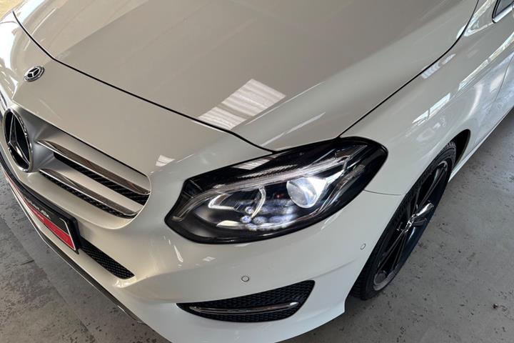 Hvid Mercedes B200 fra 2017