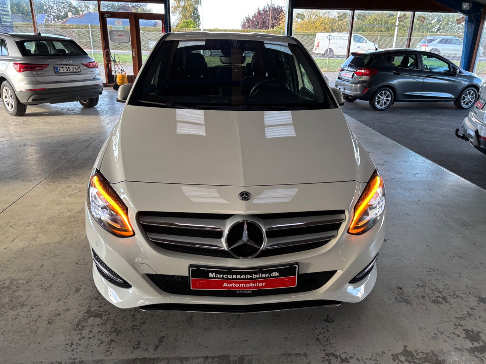 Hvid Mercedes B200 fra 2017