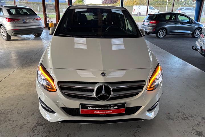 Hvid Mercedes B200 fra 2017