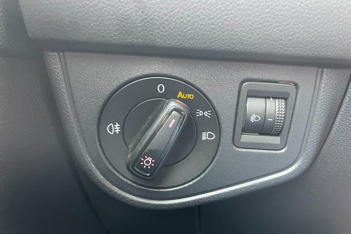 Grå VW Polo fra 2020