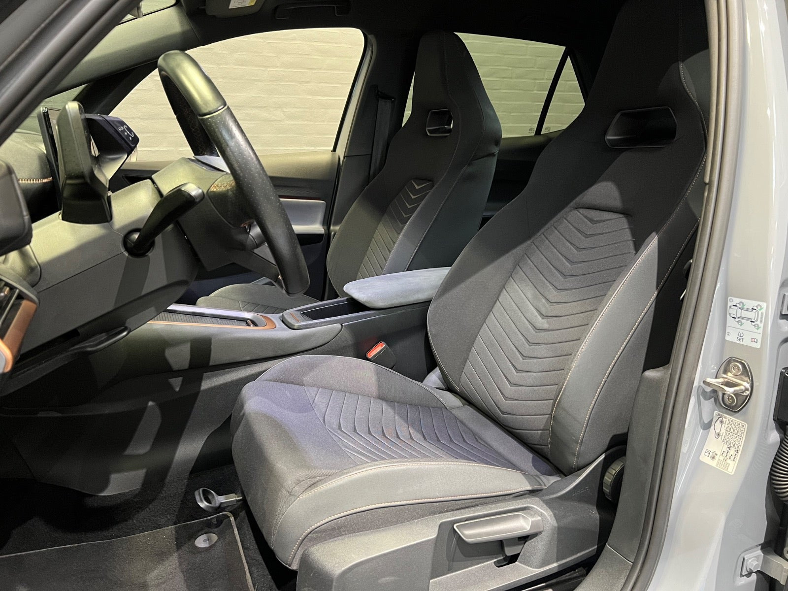 Grå Cupra Born fra 2023