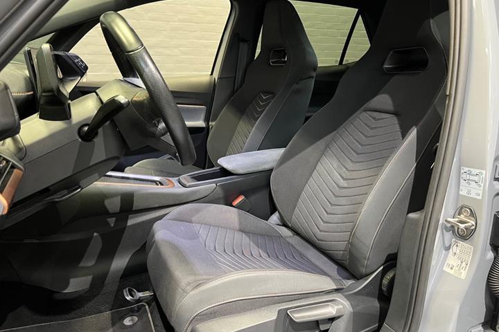 Grå Cupra Born fra 2023