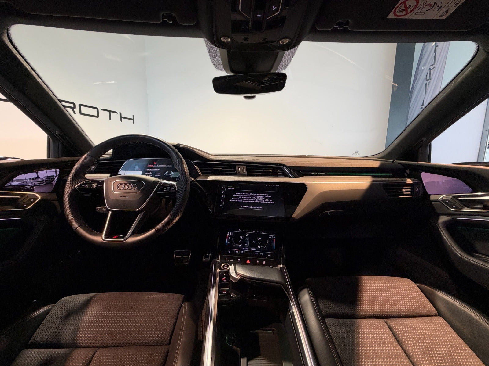 Hvid Audi Q8 e-tron fra 2024