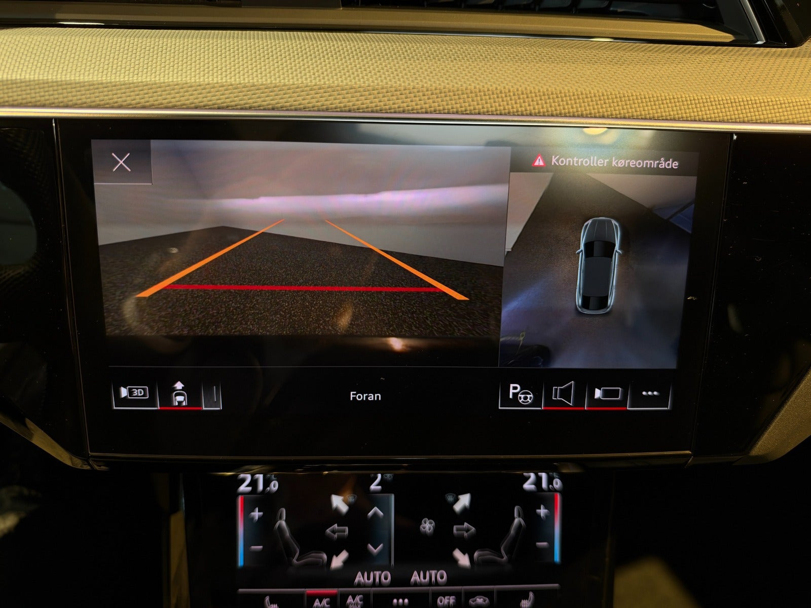 Hvid Audi Q8 e-tron fra 2024