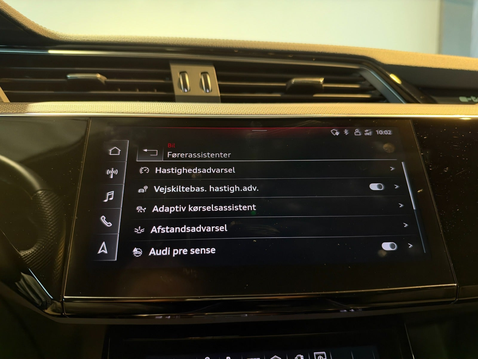 Hvid Audi Q8 e-tron fra 2024