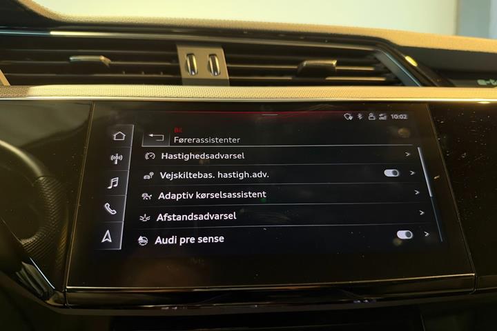 Hvid Audi Q8 e-tron fra 2024