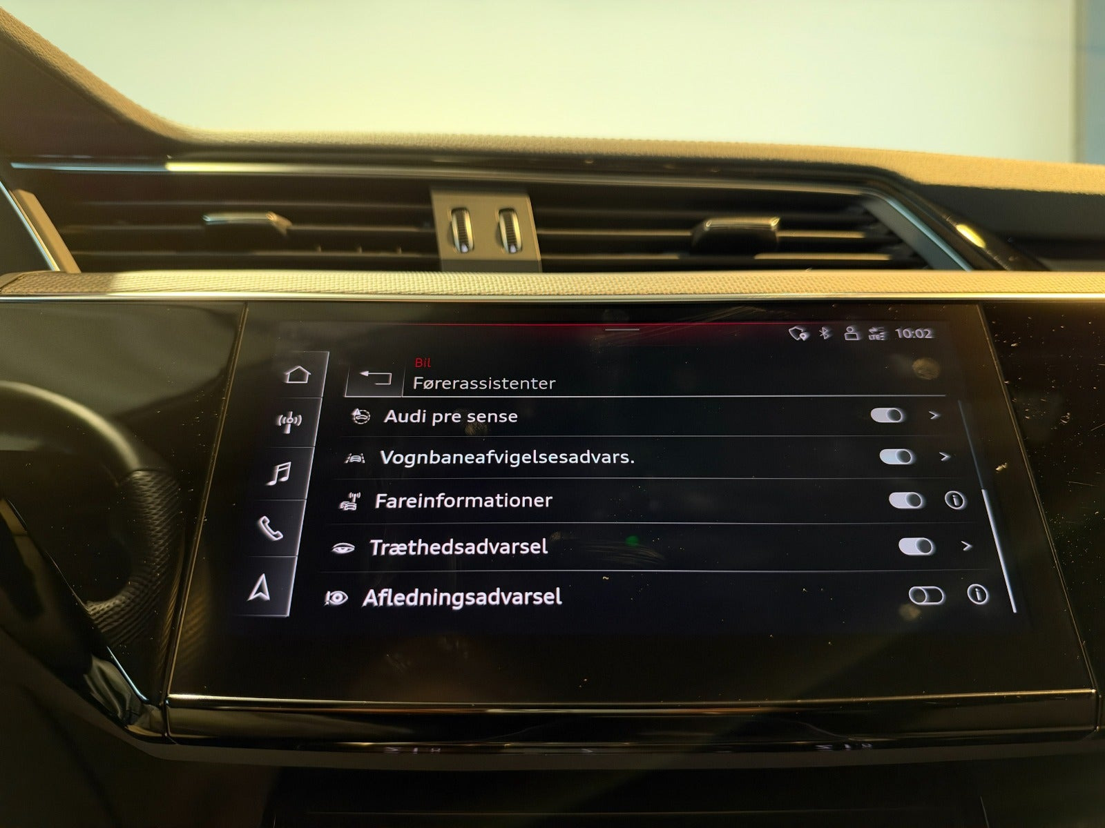 Hvid Audi Q8 e-tron fra 2024