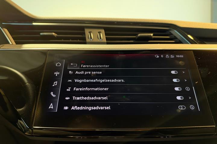 Hvid Audi Q8 e-tron fra 2024