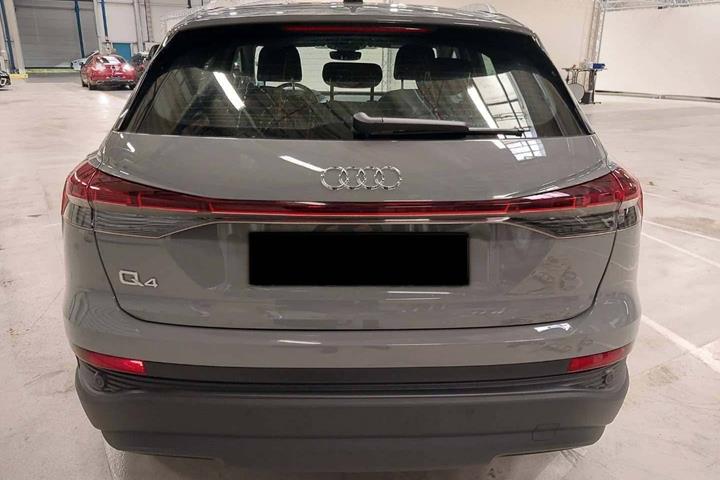 Grå Audi Q4 e-tron fra 2024