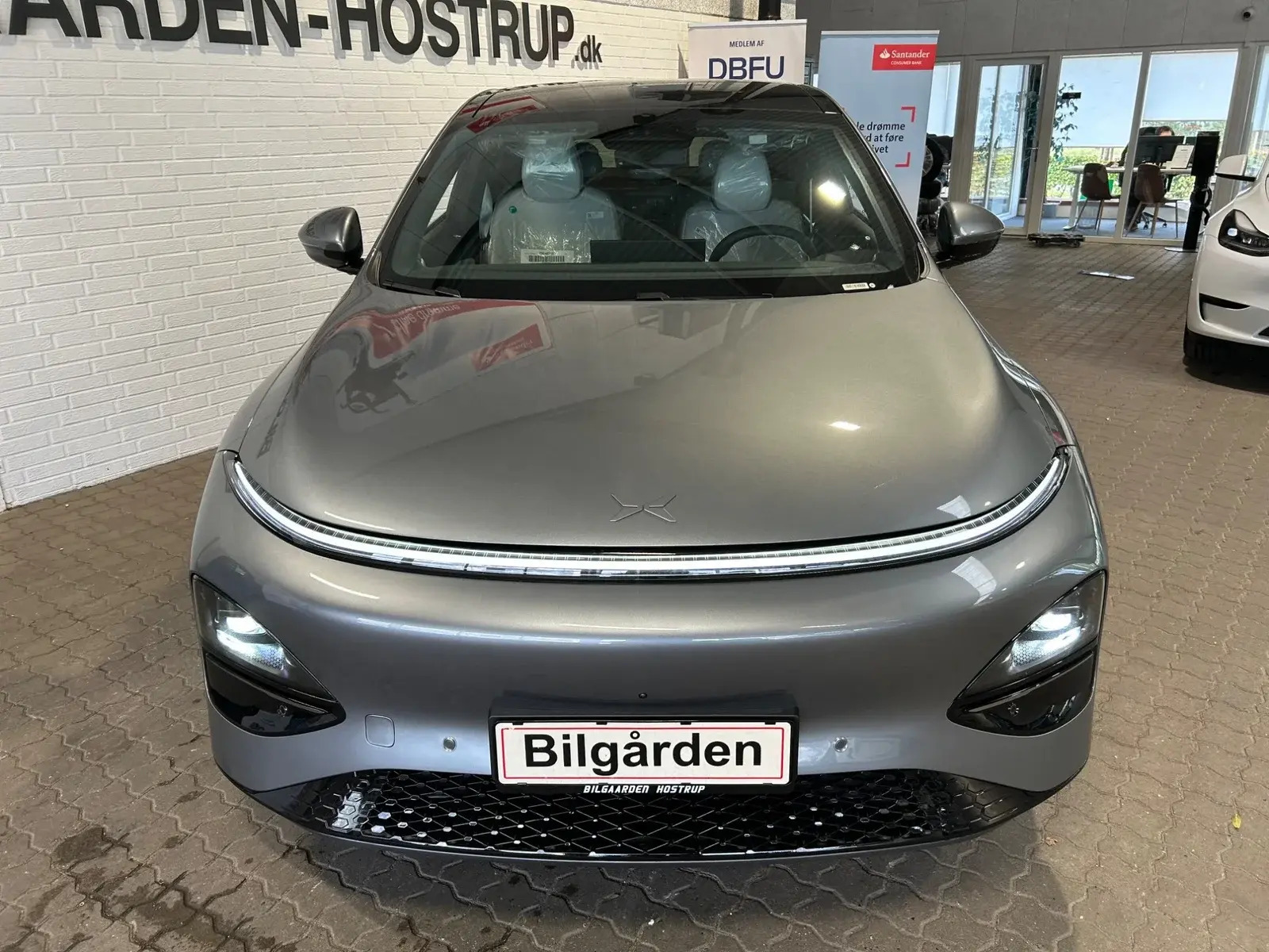 Grå Xpeng G6 fra 2026