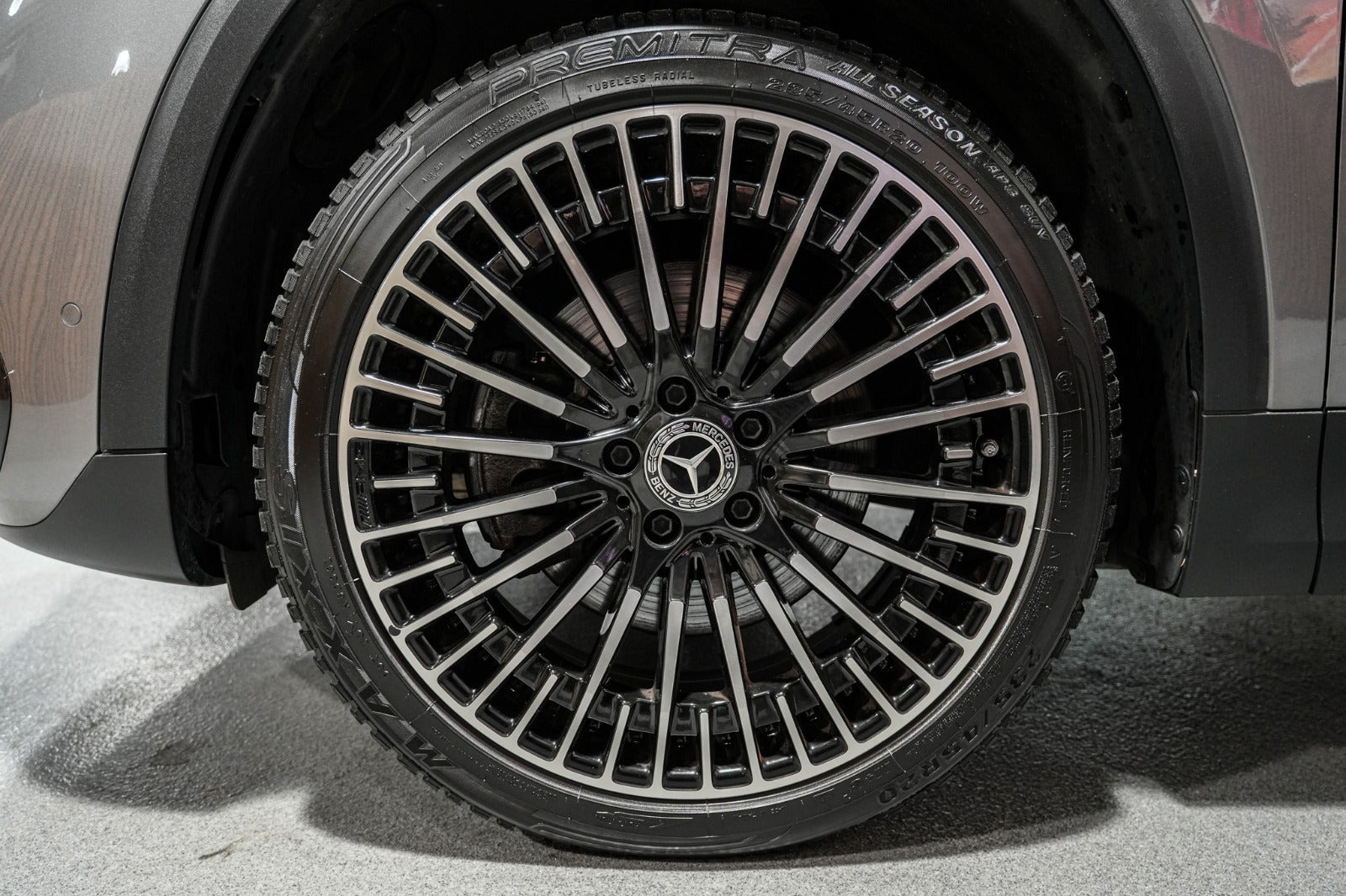 Grå Mercedes EQA250 fra 2021