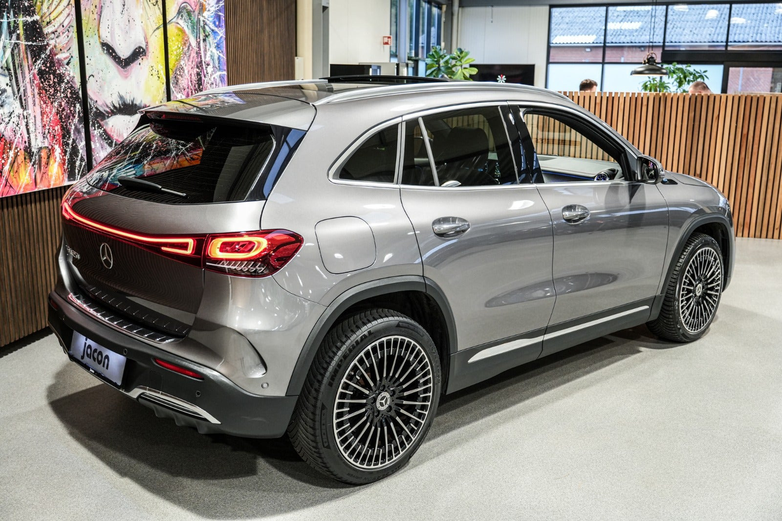 Grå Mercedes EQA250 fra 2021