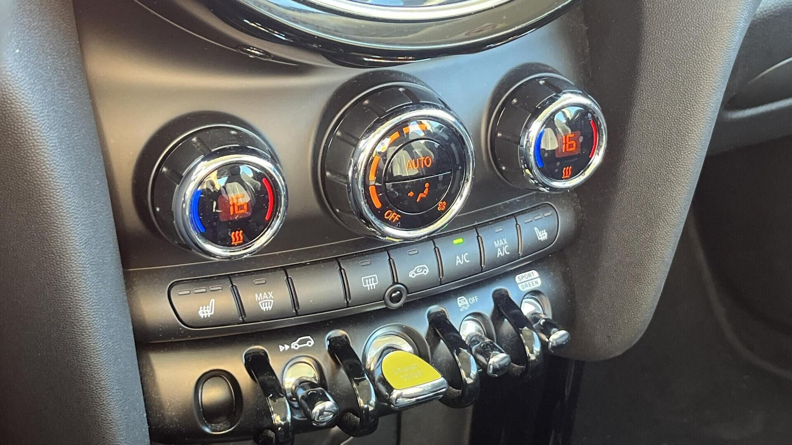 Sort Mini Cooper SE fra 2022