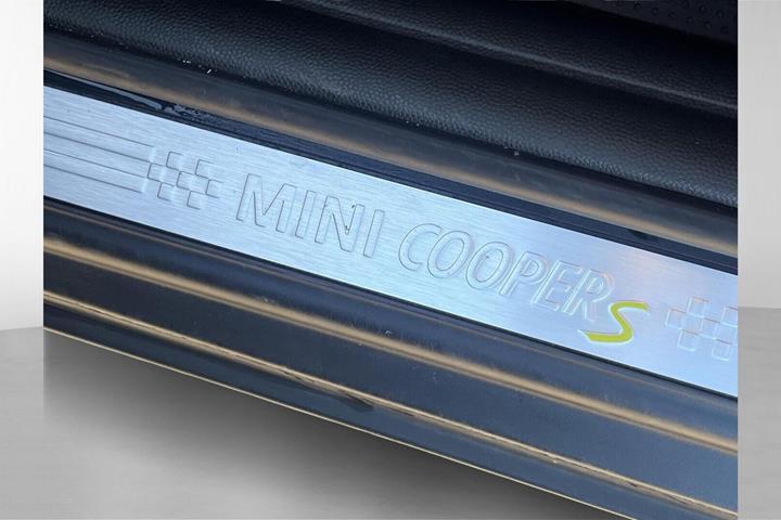 Sort Mini Cooper SE fra 2022