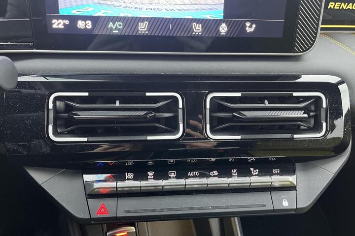 Sort Renault 5 E-Tech fra 2026