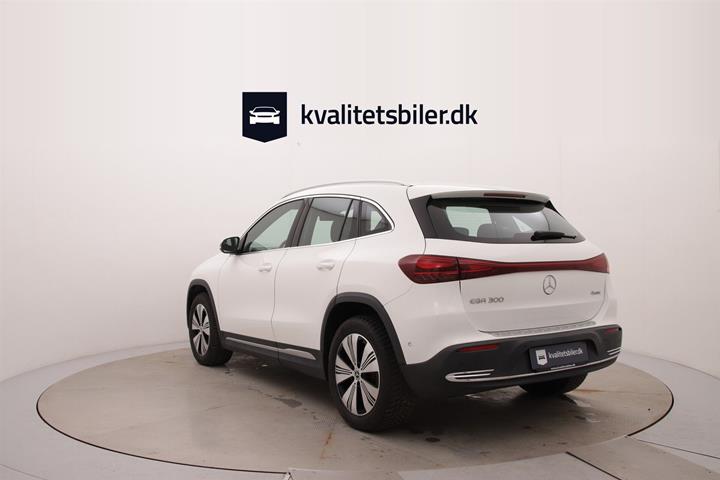 Hvid Mercedes EQA300 fra 2024