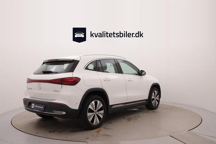 Hvid Mercedes EQA300 fra 2024