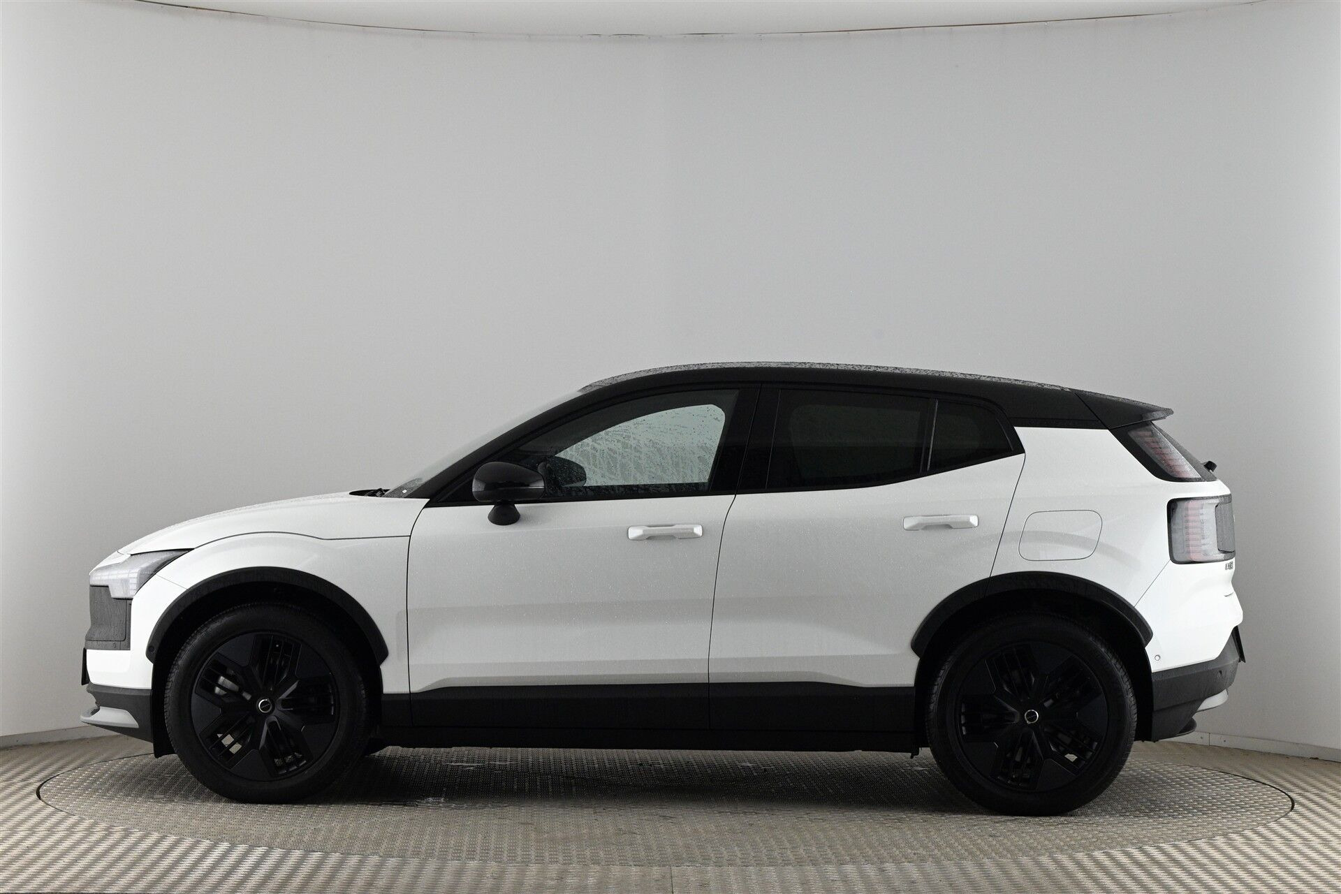 Hvid Volvo EX30 Cross Country fra 2025
