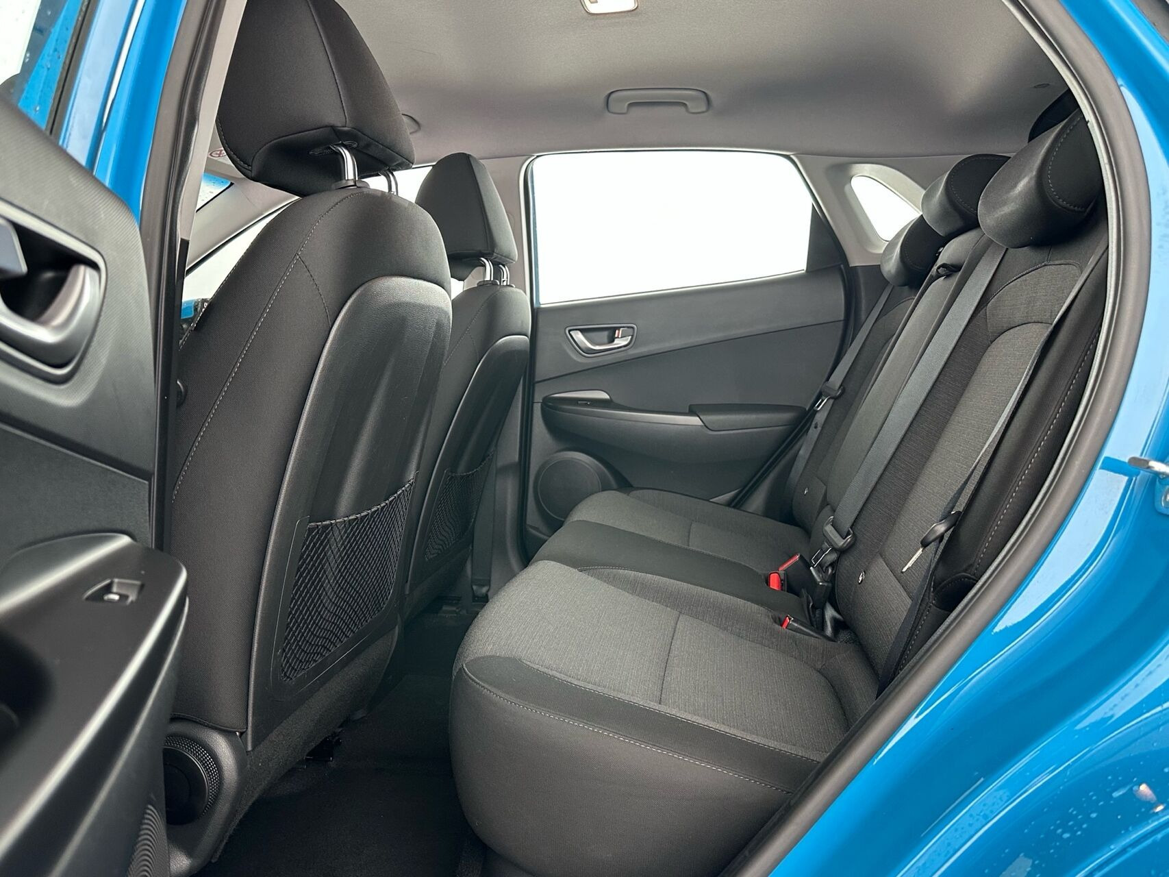 Blå Hyundai Kona fra 2021