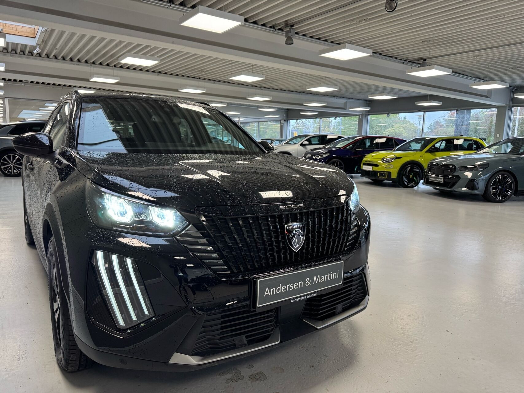 Sort Peugeot e-2008 fra 2025