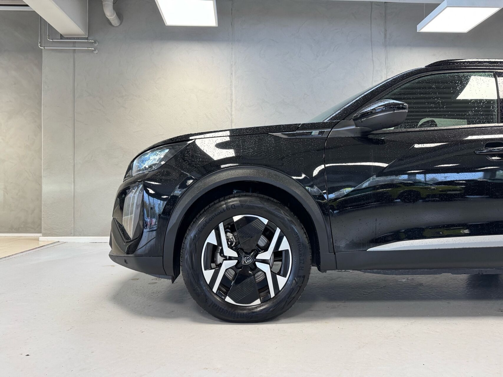 Sort Peugeot e-2008 fra 2025