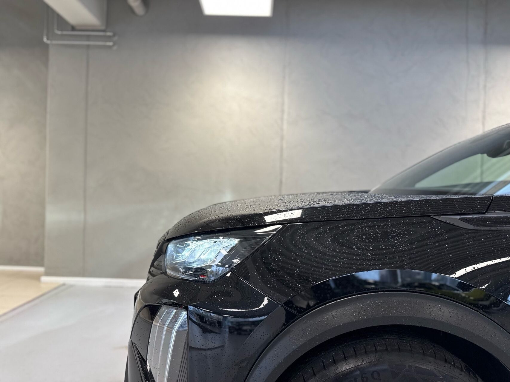 Sort Peugeot e-2008 fra 2025
