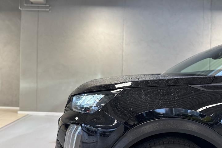 Sort Peugeot e-2008 fra 2025