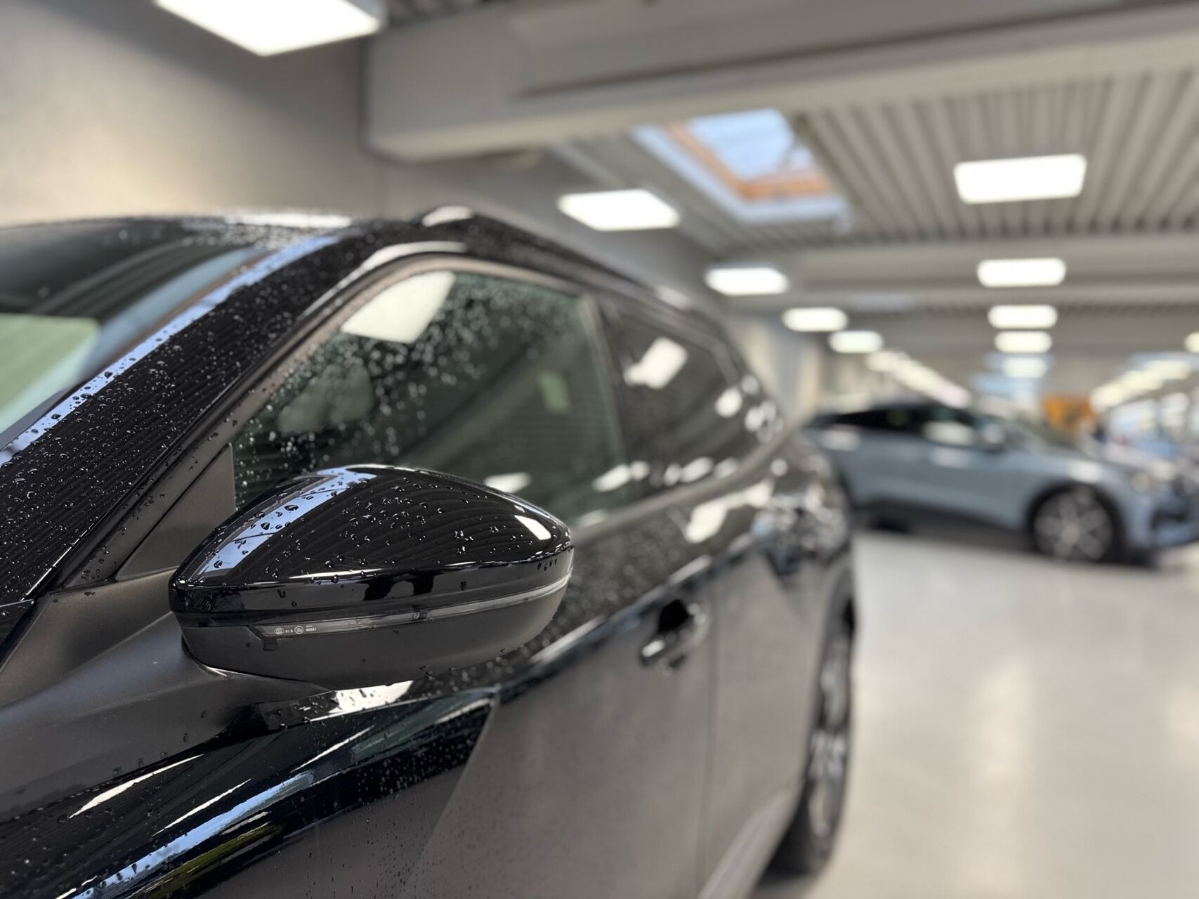 Sort Peugeot e-2008 fra 2025