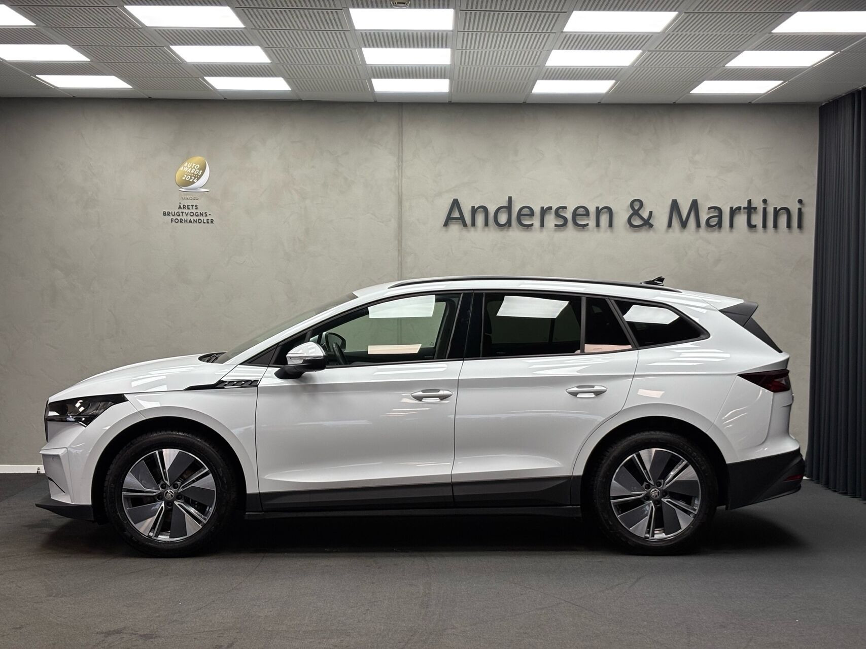 Hvid Skoda Enyaq fra 2023