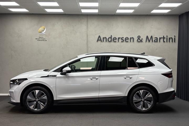 Hvid Skoda Enyaq fra 2023