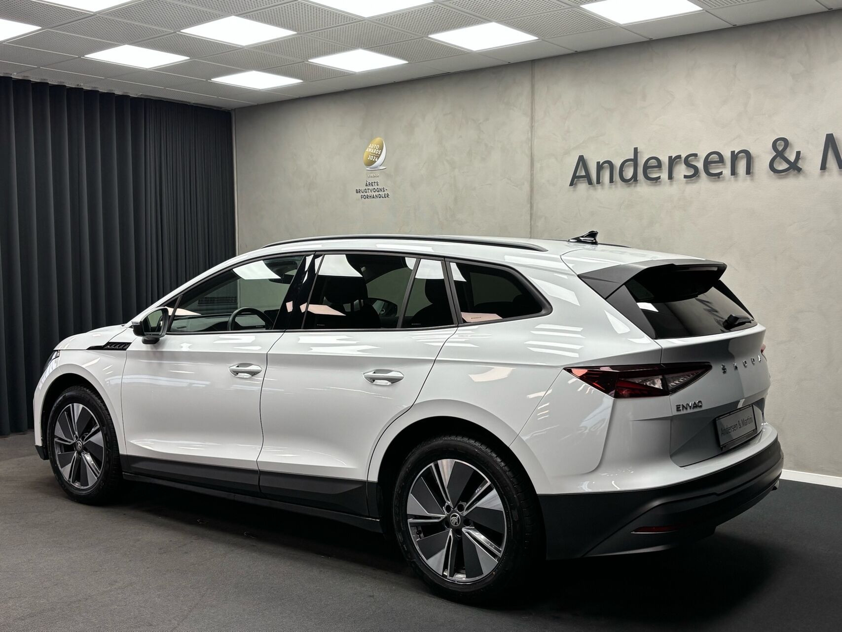 Hvid Skoda Enyaq fra 2023
