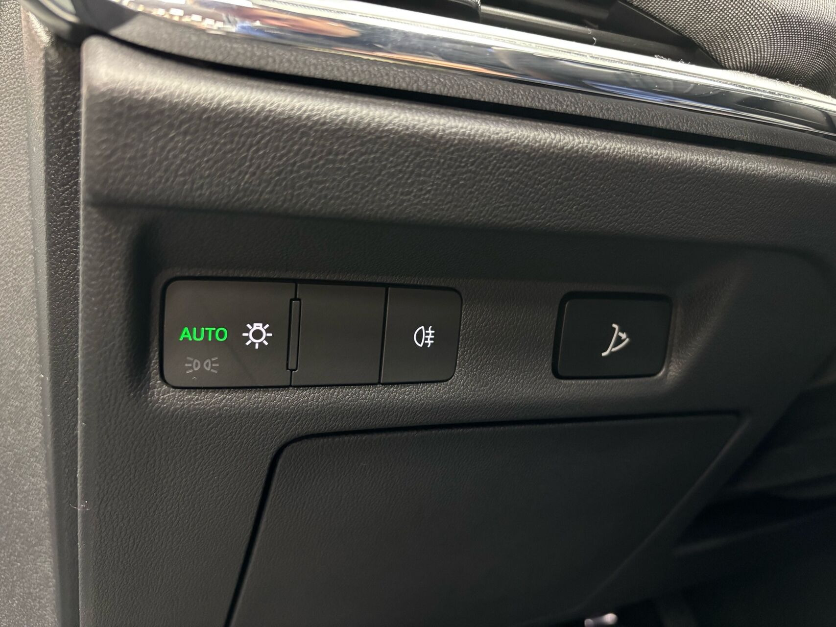 Hvid Skoda Enyaq fra 2023