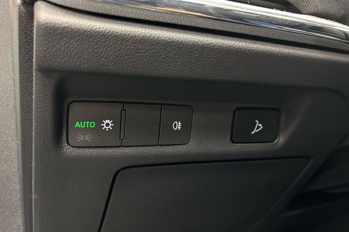 Hvid Skoda Enyaq fra 2023