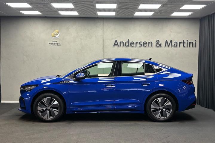 Blå Skoda Enyaq fra 2024