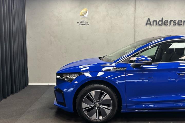 Blå Skoda Enyaq fra 2024