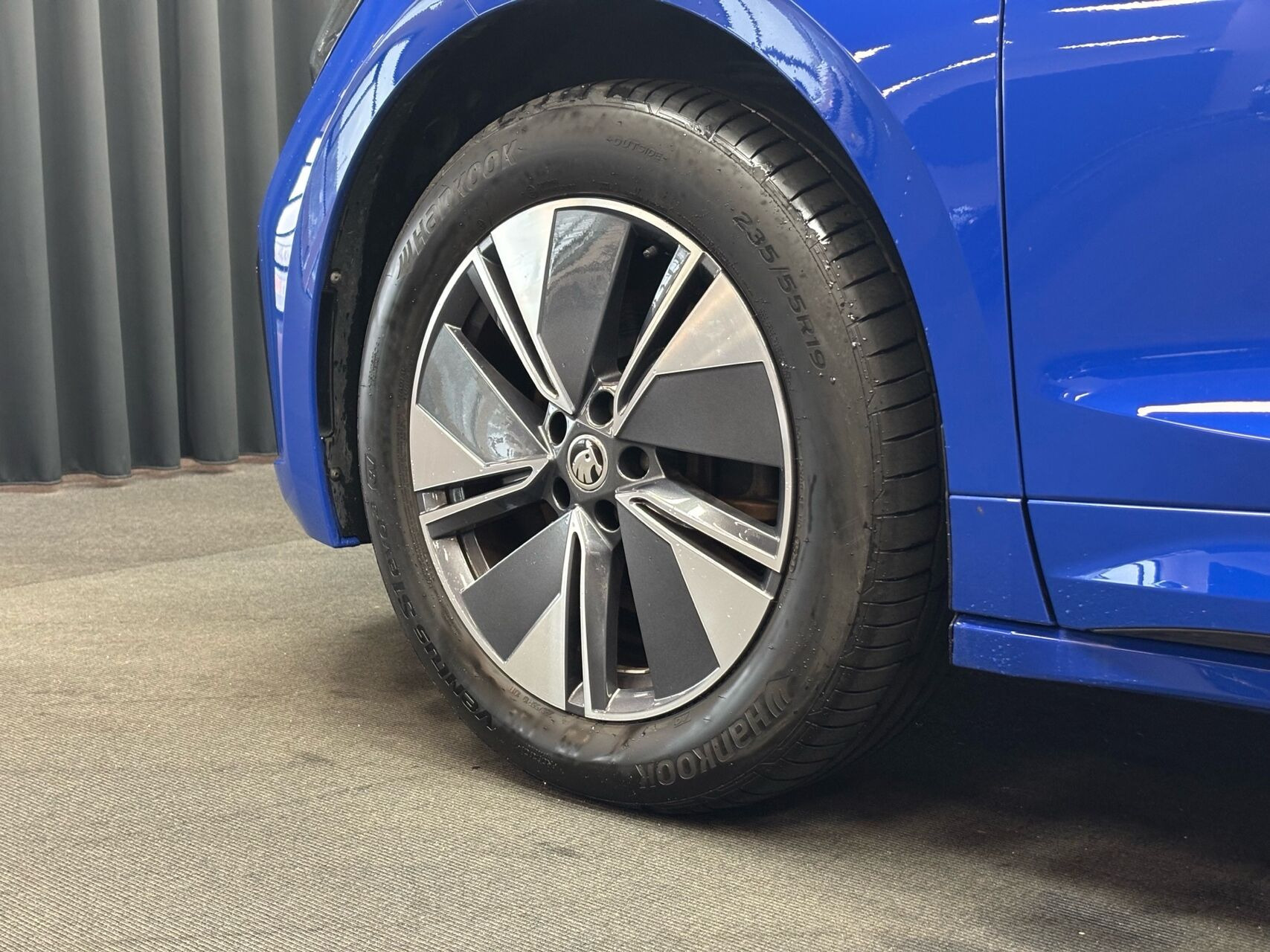 Blå Skoda Enyaq fra 2024