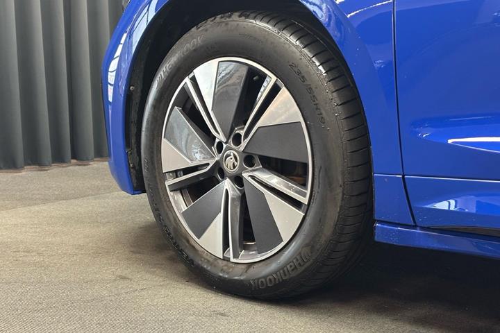 Blå Skoda Enyaq fra 2024