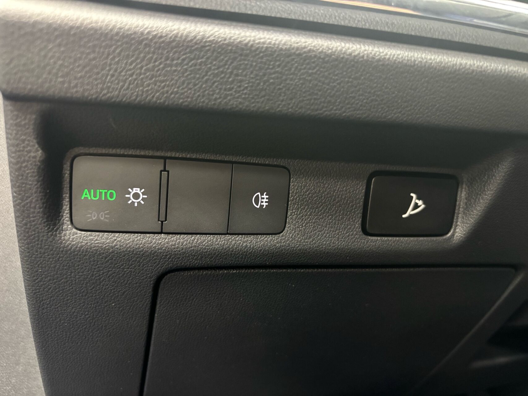 Blå Skoda Enyaq fra 2024