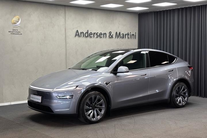 Grå Tesla Model Y fra 2026