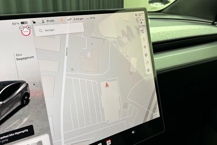 Grå Tesla Model Y fra 2026