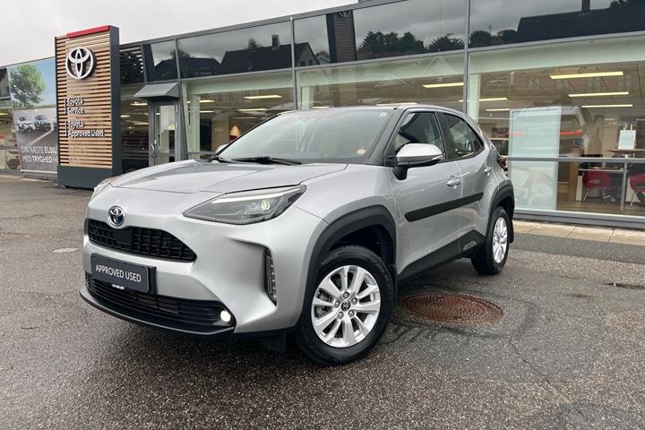Sølv Toyota Yaris Cross fra 2022