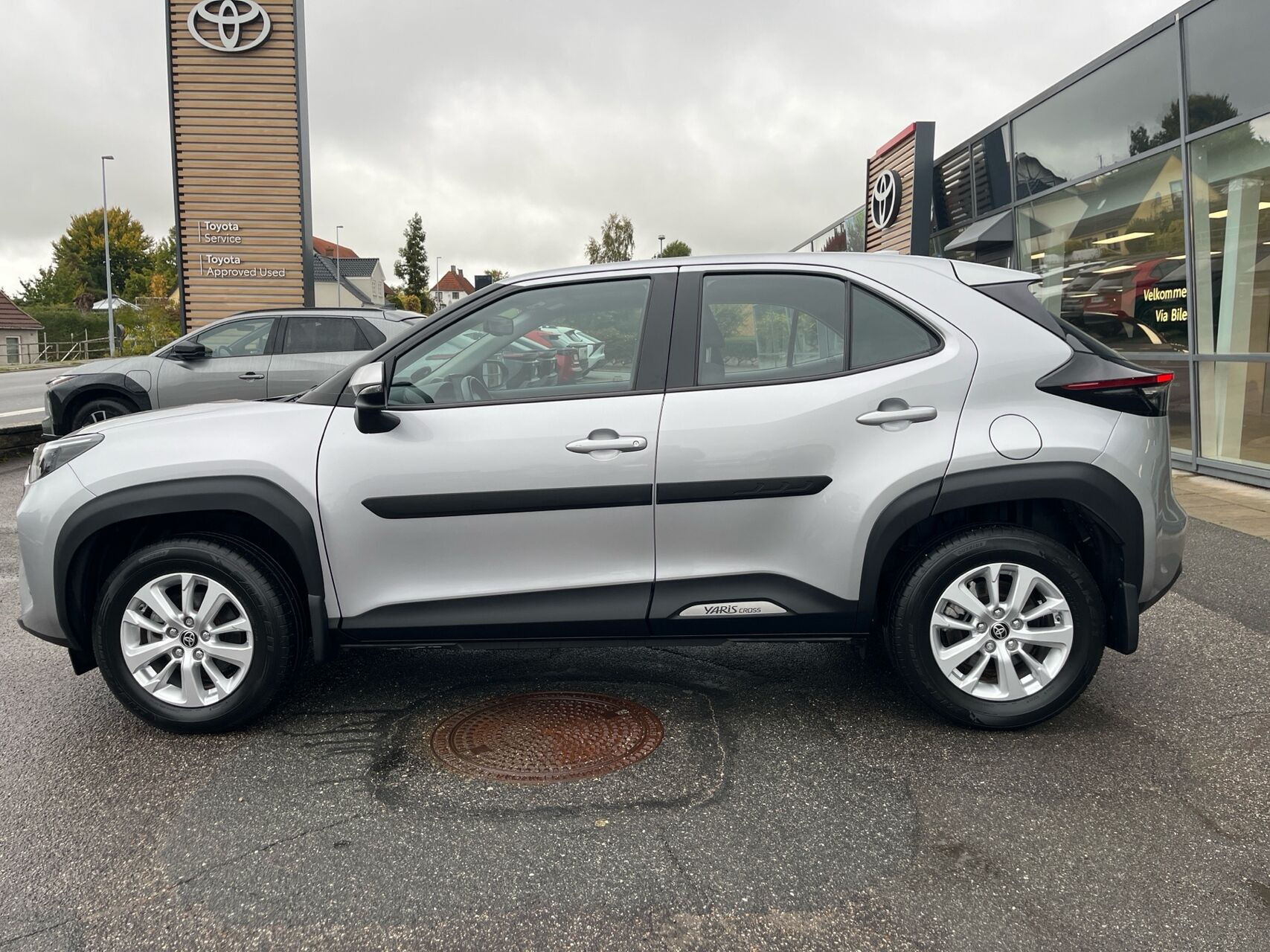 Sølv Toyota Yaris Cross fra 2022
