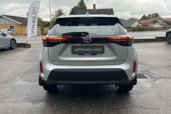 Sølv Toyota Yaris Cross fra 2022