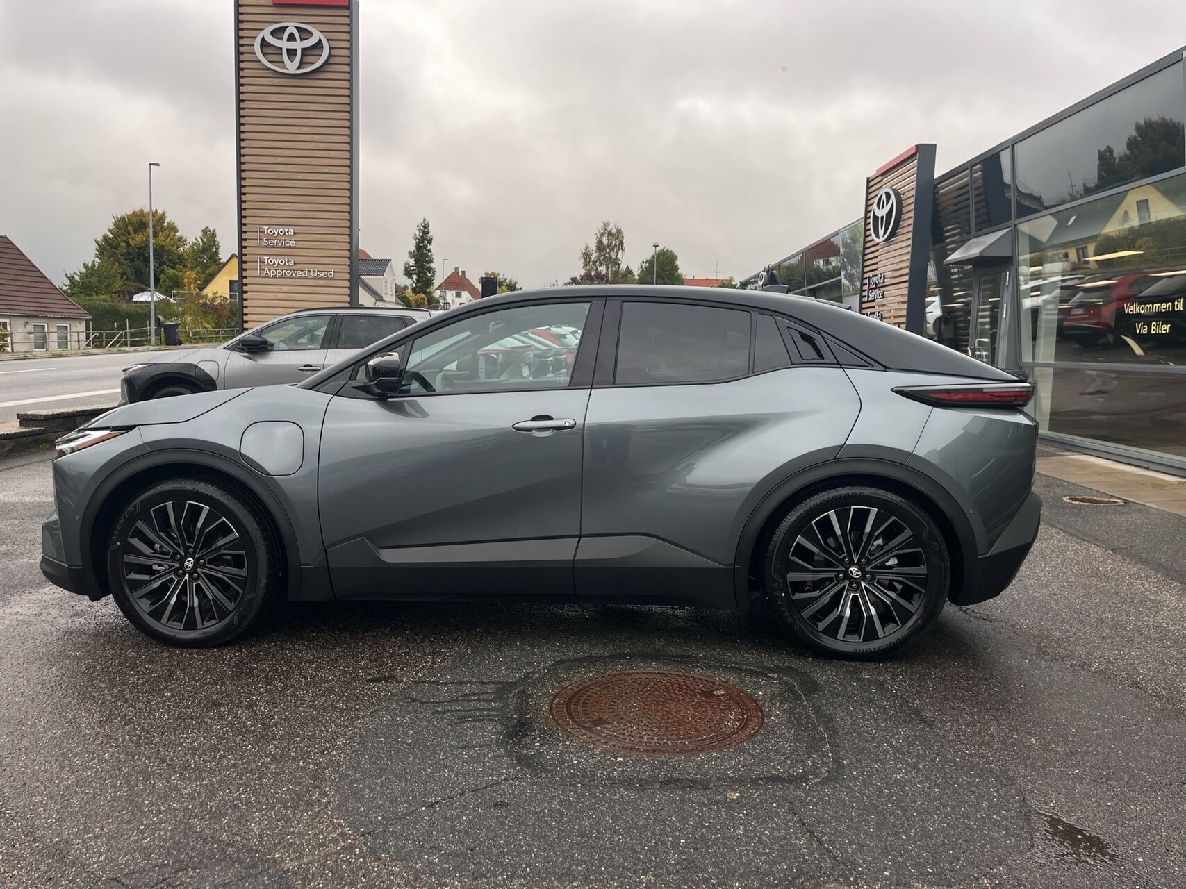 Sort Toyota C-HR+ fra 2026