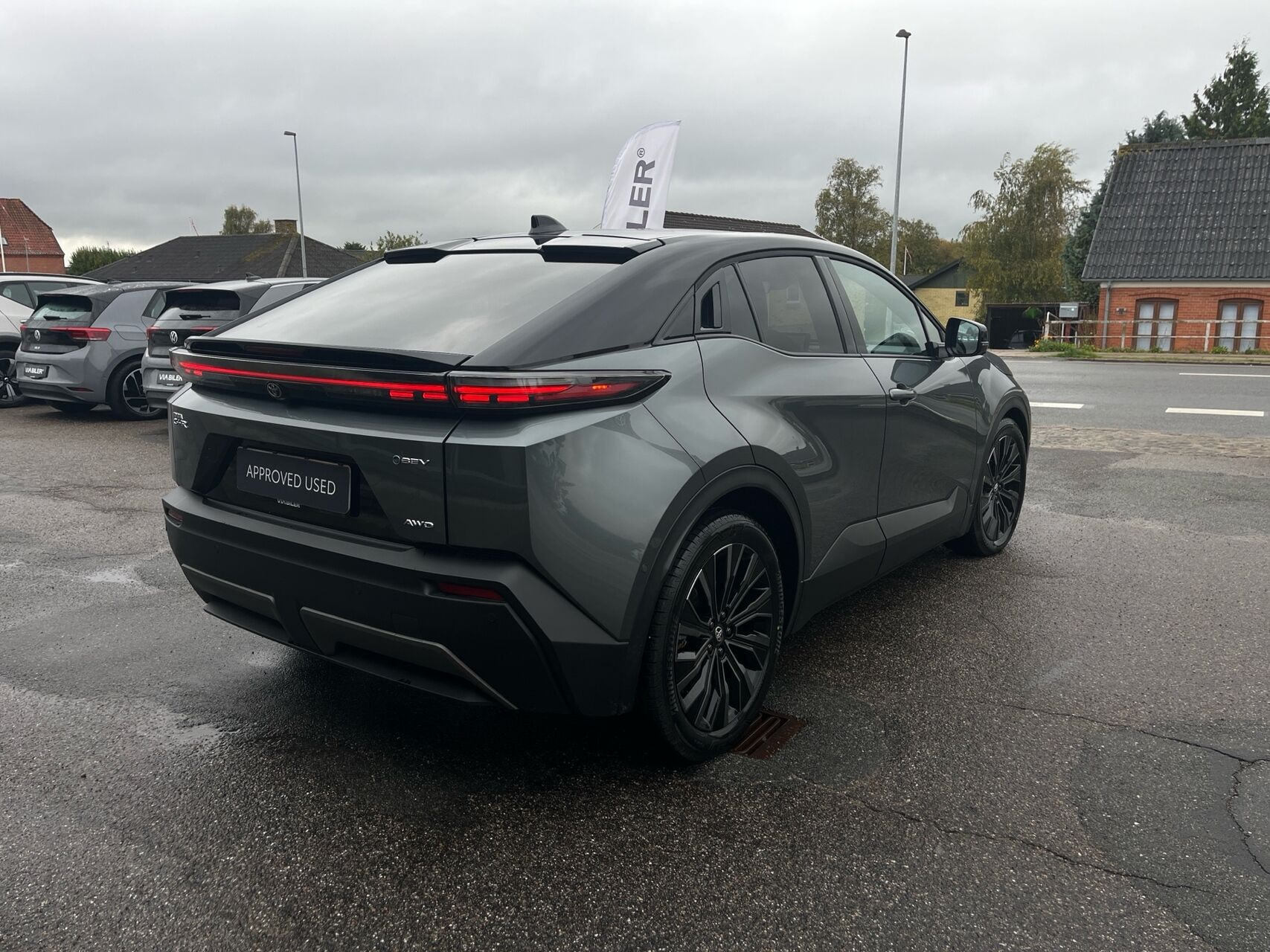 Sort Toyota C-HR+ fra 2026