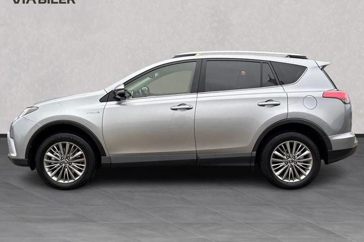 Sølv Toyota RAV4 fra 2018