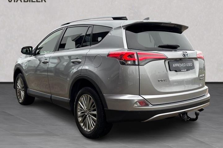 Sølv Toyota RAV4 fra 2018