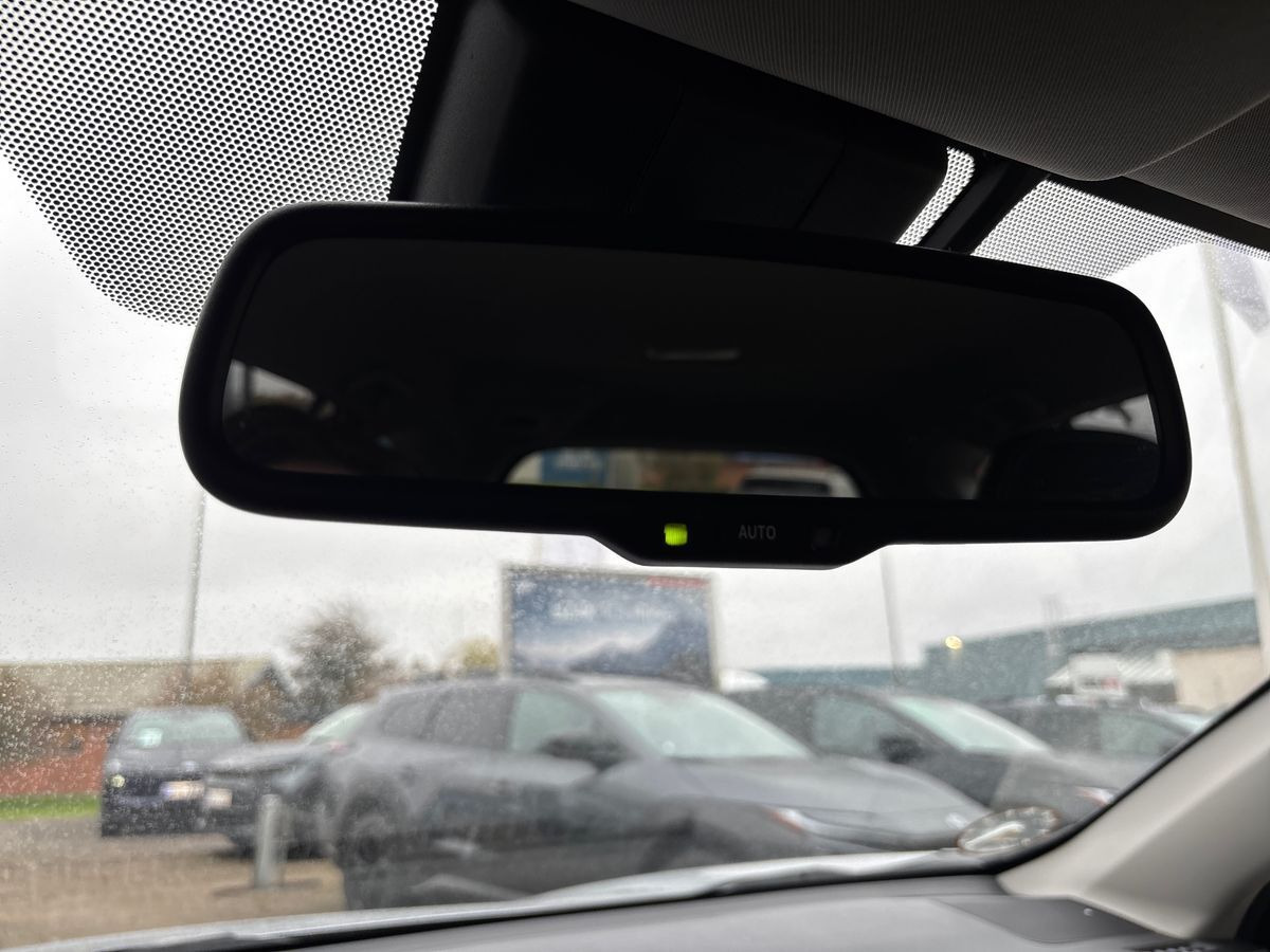Sølv Toyota RAV4 fra 2018