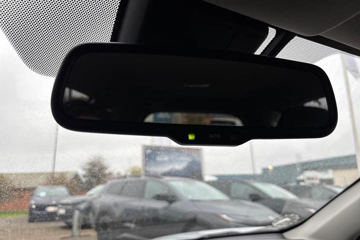 Sølv Toyota RAV4 fra 2018