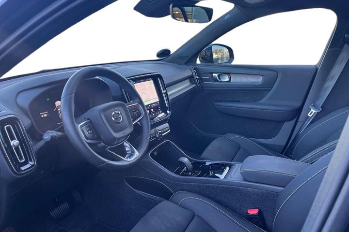 Sort Volvo EX40 fra 2026